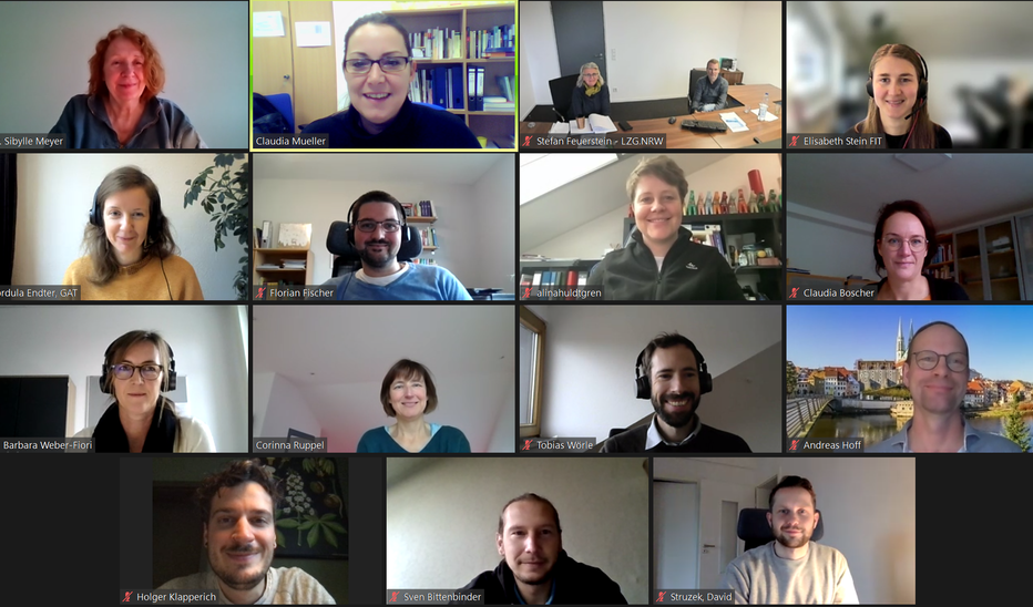 Teilnehmende am Projekttreffen von CoCre-HIT während eines Online-Meetings. Alle lächeln in ihre Kameras.