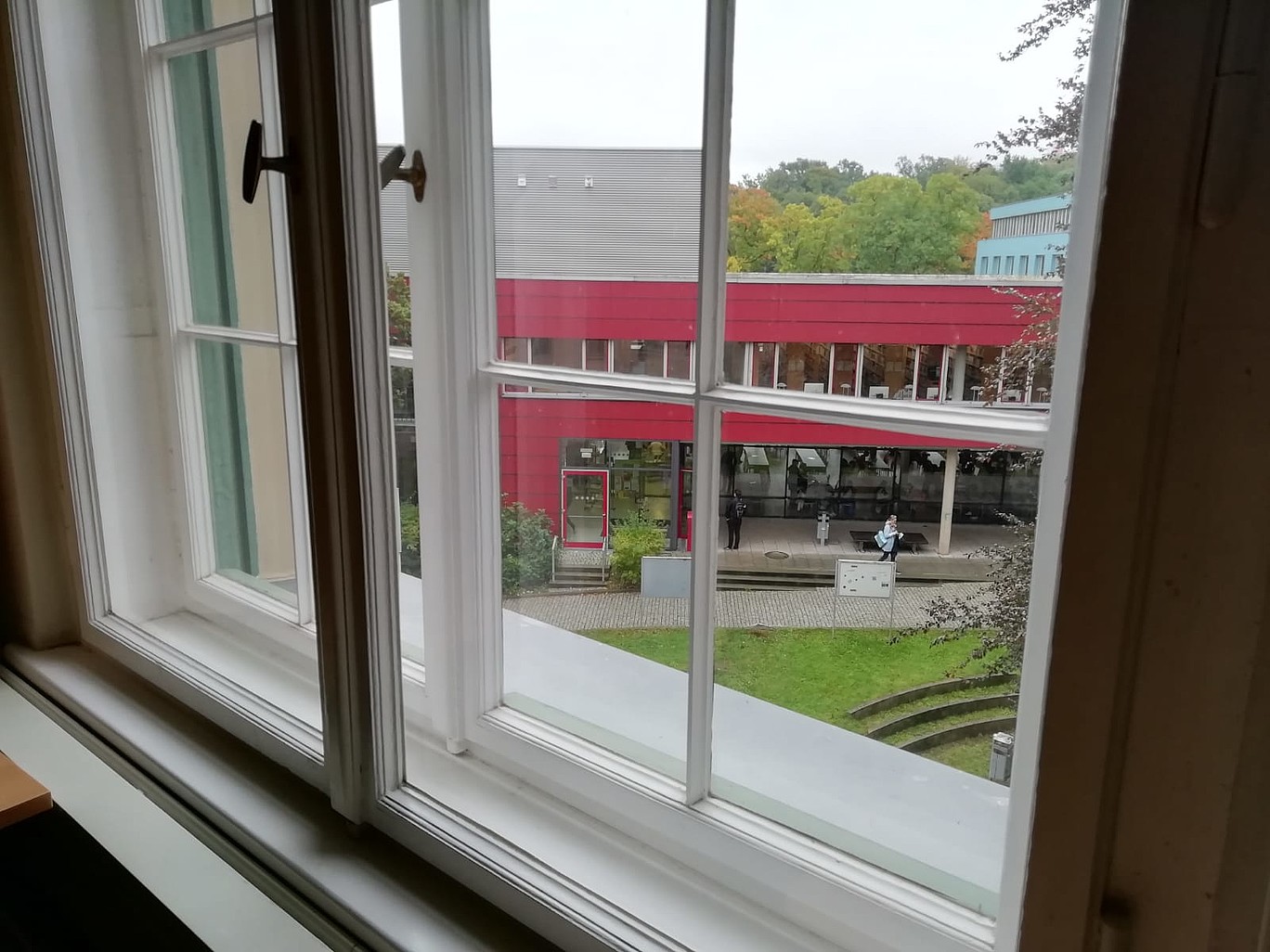 Blick aus dem Fenster auf den Campus