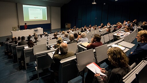 Erfreulich viele Gäste fanden den Weg in den Hörsaal.